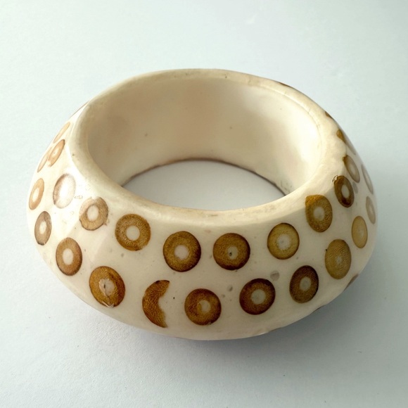 Kenneth Jay Lane Resin and Bamboo Bangle Bracelet - Picture 3 of 7